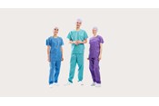 Tre medici che indossano la Divisa chirurgica BARRIER® - extra comfort