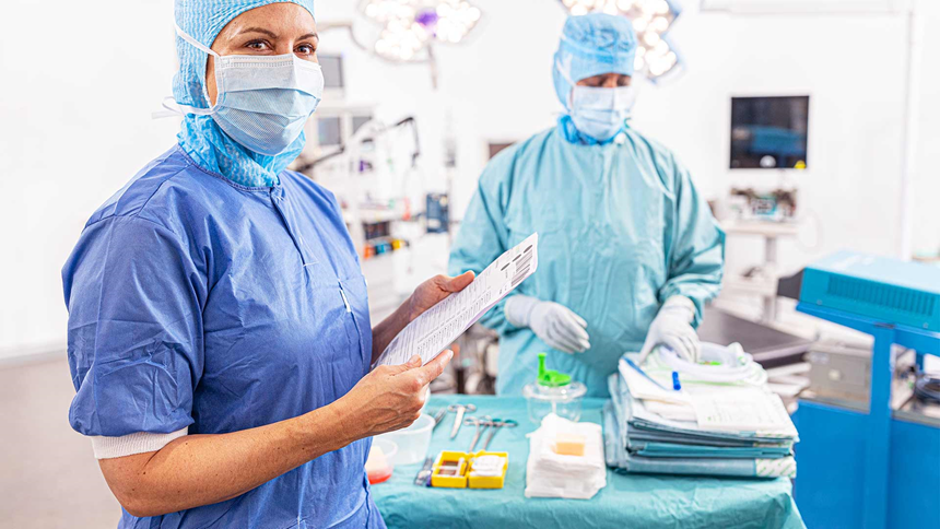  chirurghi in sala operatoria